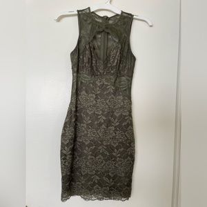 Midi dress,flower print,olive green, SIZE XS, Guess, worn once, cut out chest.